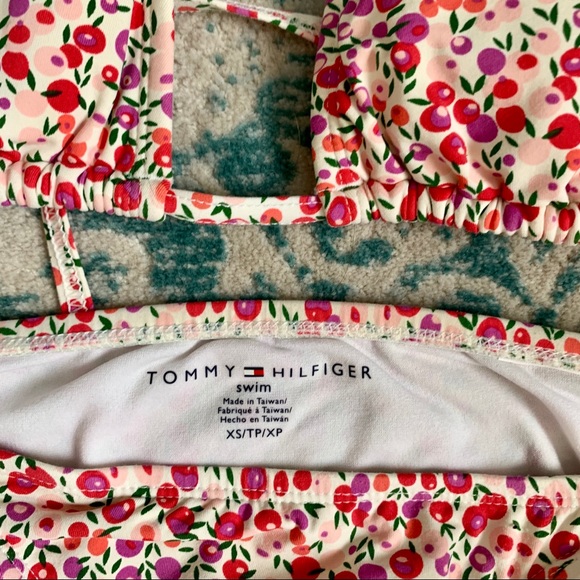 🌼🌸👙 Floral Pattern String Bikini 👙 🌸🌼 - Picture 5 of 6